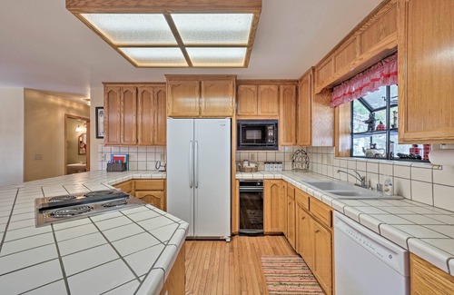 Glencoe Cabin | Near Bear Valley: Peaceful Arnold Home w/Hot Tub