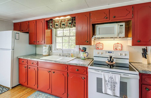 Piper Gap House | Near Blue Ridge Parkway: Galax Home w/Mtn Views!