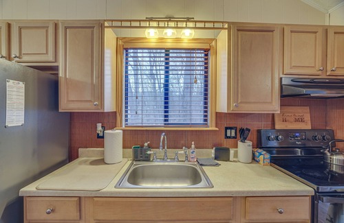 East Stroudsburg House | Near Bushkill Falls: Poconos Family Getaway!