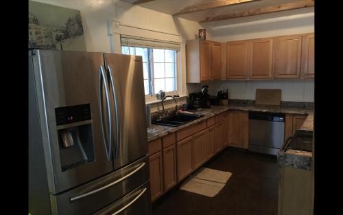 Independence House | Near Chiefs and Royals Stadium - 4 beds