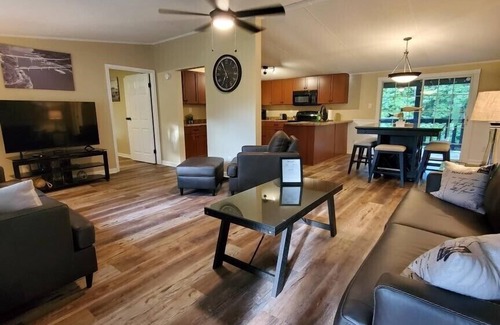 Byrdstown House | Near Dale Hollow Lake