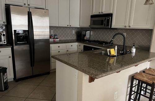 Carmel Valley House | NEAR Del Mar beach. Townhouse ready for 6! 3 BDRM&2.5Bath. Pool/jacuzzi/bbq/gym/