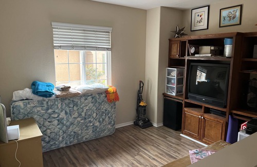 Carmel Valley House | NEAR Del Mar beach. Townhouse ready for 6! 3 BDRM&2.5Bath. Pool/jacuzzi/bbq/gym/