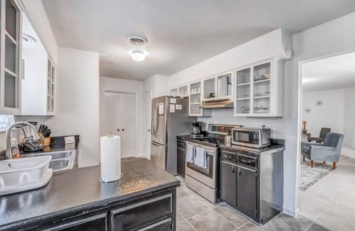 Hickory Hill House | Near Dining, Shopping, Parks! Tranquil Fox Trails
