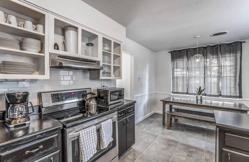 Hickory Hill House | Near Dining, Shopping, Parks! Tranquil Fox Trails