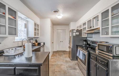 Hickory Hill House | Near Dining Shopping Parks Tranquil Fox Trails