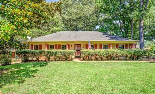Hickory Hill House | Near Dining Shopping Parks Tranquil Fox Trails
