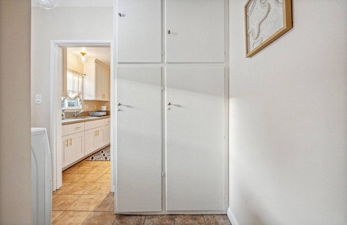Santa Ana House | Near Disney! 2 bed 1 Bath - Front House