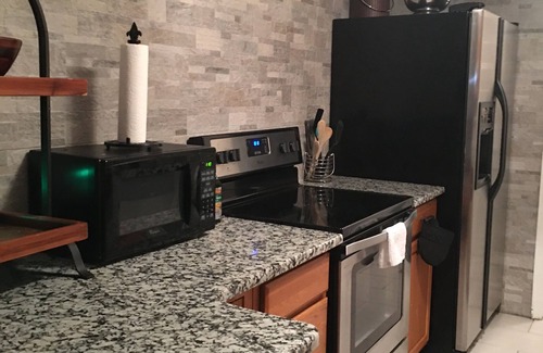 Four Corners House | Near Disney! Lakefront 3-bedroom 2 bath home in Winter Garden