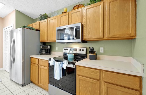 Southchase House | Near Disney & Universal: Family Retreat in Orlando