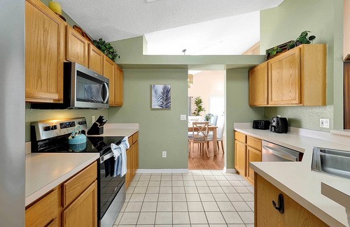 Southchase House | Near Disney & Universal: Family Retreat in Orlando