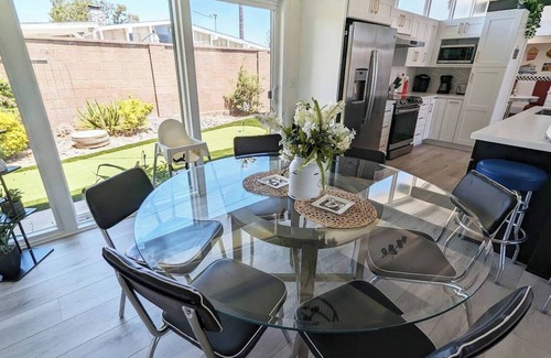 Southwest Anaheim House | Near Disneyland and Knott's Berry Farm Pool house with Arcade, and putting green
