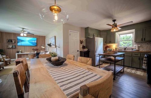 Acworth House | Near Downtown Acworth & Kennesaw ~Pool Table~Patio