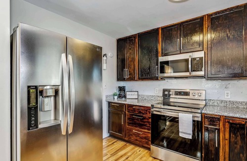 Southeast Pensacola House | Near Downtown, Beach! House&Apt - Woodland Escape
