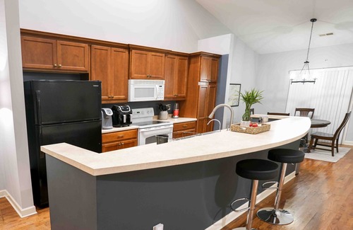 Hendersonville House | Near Downtown - Full Amenities Kitchen - Hot Tub