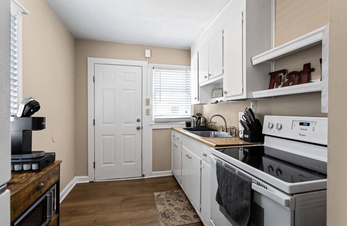 Greenville - Spartanburg House | Near Downtown Greenville - 1 Bed Minutes to Everything! Pet Friendly