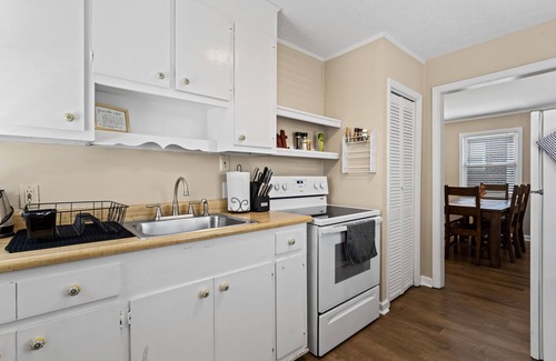 Greenville - Spartanburg House | Near Downtown Greenville - 1 Bed Minutes to Everything! Pet Friendly