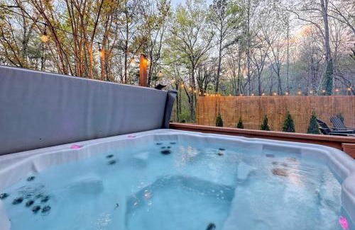 Helen Ski Chalet | Near Downtown Helen - HotTub, Sauna, Game Room, Fire Pit