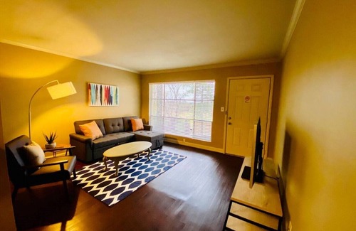 Forest Park House | Near Downtown Stunning Course-View Flat