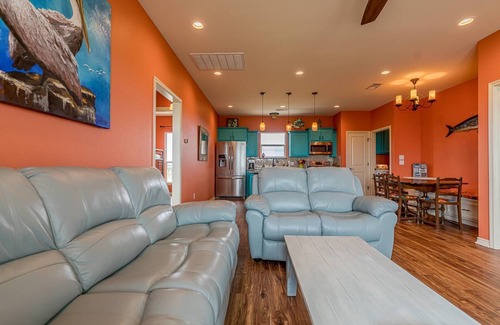 Galveston House | Near Ferry|RV Pad|Hookups|2 mins to Beach|Water Views