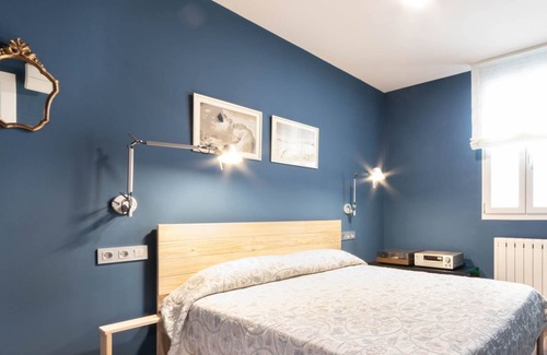 Bilbao City Centre Apartment | Near Guggenheim | Walk everywhere | Elevator | 2 BR |