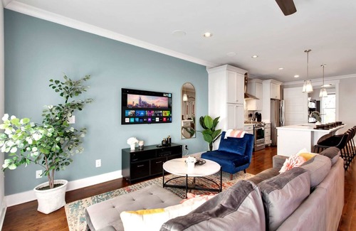 Eighth Avenue House | Near Gulch 12 South Book Luxury Now