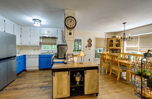 Scaly Mountain House | Near Highlands: 36-Acre Scaly Mountain Lodge