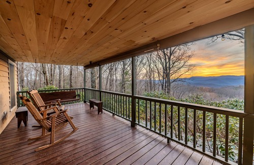 Scaly Mountain House | Near Highlands: 36-Acre Scaly Mountain Lodge