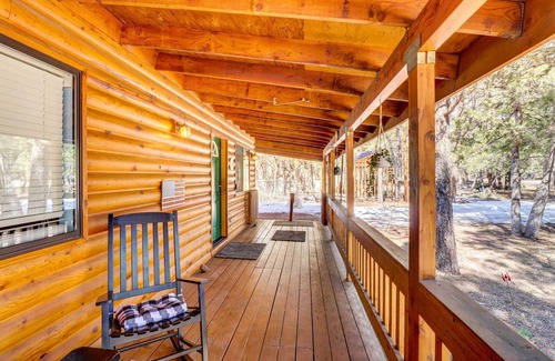 Pinetop-Lakeside Cottage | Near Hiking: Cabin w/Hot Tub in Lakeside!