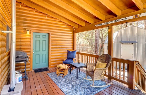Pinetop-Lakeside Cottage | Near Hiking: Cabin w/Hot Tub in Lakeside!