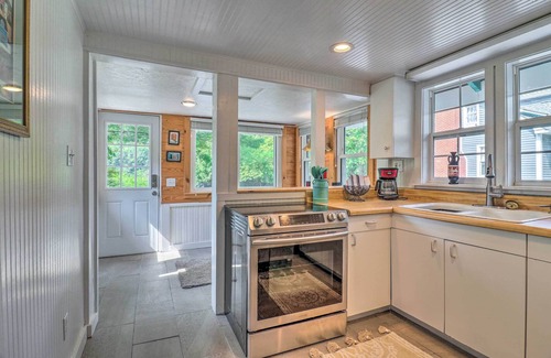 Sylva Cottage | Near Hiking + Dining: Dtwn Sylva Cottage!
