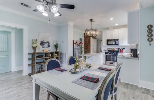 Gulfport House | Near Island View Casino, the Gulfport Aquarium, Restaurants, Beaches, and the Beautiful Jones Park!