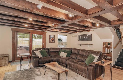 Stevensville Cabin | Near Lake MI | Retreat style home | Hot tub & Sauna