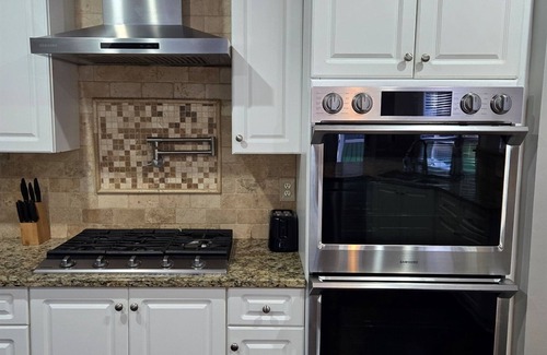 Acworth House | Near LakePoint! Spacious 3-Story Retreat