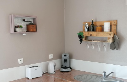 Clohars-Carnoet Apartment | Near Le Pouldu-green setting with parking