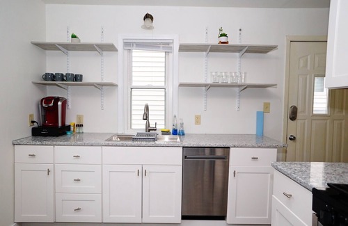 Highland House | Near MSP Comfy Home 3 BD/1 Bath