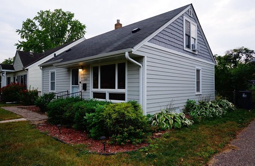 Highland House | Near MSP Comfy Home 3 BD/1 Bath