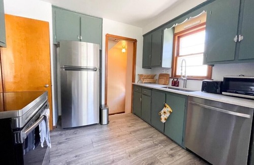 Garfield Heights House | Near National Park Home Away from Home