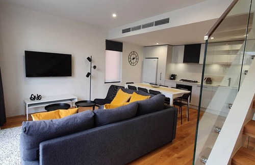 West Melbourne House | Near new 3 bedroom residence