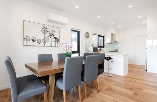Ashwood House | Near new Spacious 5 Bedroom House Close to all Amenities