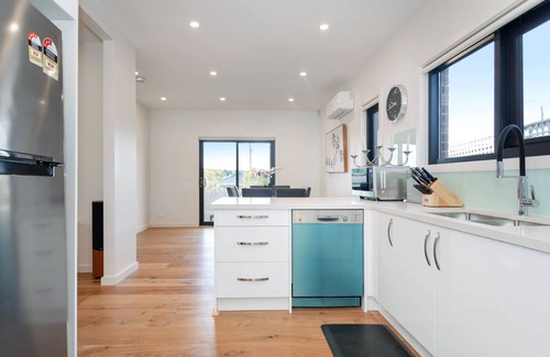 Ashwood House | Near new Spacious 5 Bedroom House Close to all Amenities
