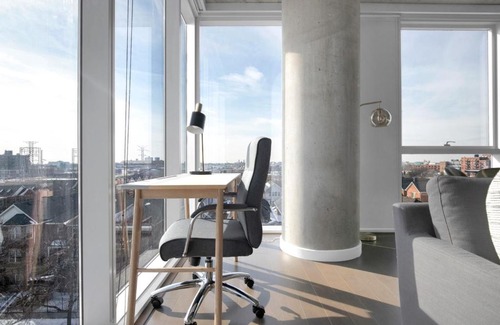 River North Apartment | Near North 2BR w Roof Gym nr Red Line CHI-580