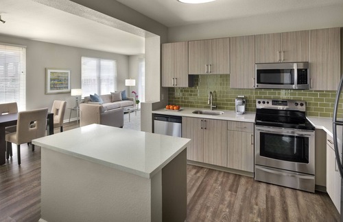 Emeryville Apartment | Near Oakland | Sparkling Clean | 24/7 Service Team
