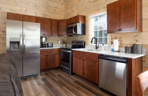 Pigeon Forge Cabin | Near Old Mill District Pigeon Forge/Hot Tub/Arcade