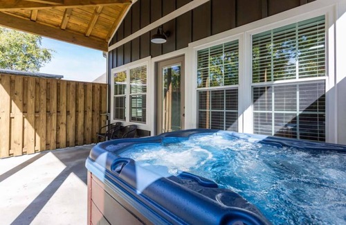 Pigeon Forge Cabin | Near Old Mill District Pigeon Forge/Hot Tub/Arcade