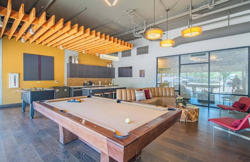 Evans Churchill Apartment | Near PHX Airport | Balcony,W/D,Pool,Gym & Parking