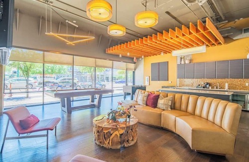 Evans Churchill Apartment | Near PHX Airport | Balcony,W/D,Pool,Gym & Parking