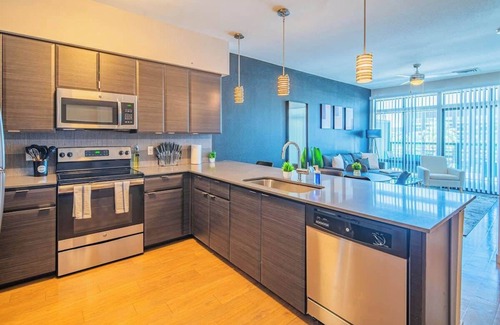 Evans Churchill Apartment | Near PHX Airport | Balcony,W/D,Pool,Gym & Parking