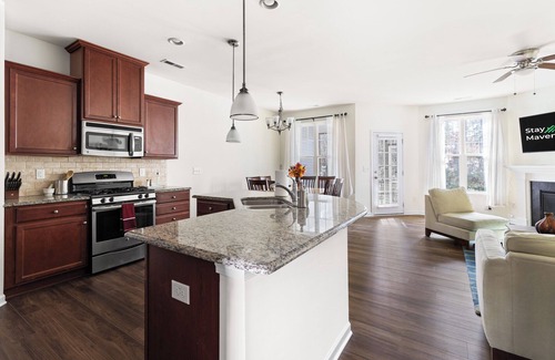 Clegg Apartment | Near RDU & RTP Modern Townhome Sleeps 6