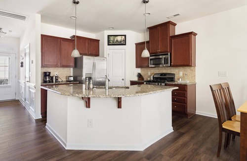 Clegg Apartment | Near RDU & RTP Modern Townhome Sleeps 6